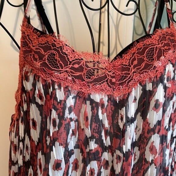 Floral Lace Trim Blouse - Red and Black - Picture 9 of 10